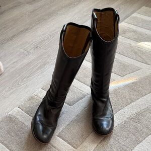 FRYE BLACK LEATHER PULL-ON RIDING BOOTS, SIZE 8